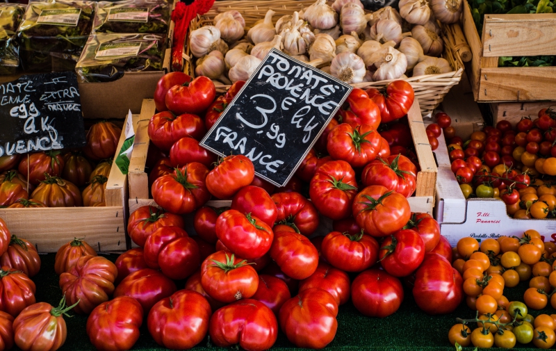 epicerie-HYERES-min_tomatoes-4050245